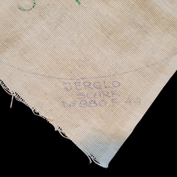 Vintage Embroidered Linen Floral Table Runner Dresser Scarf Unfinished Edges - Picture 5 of 5